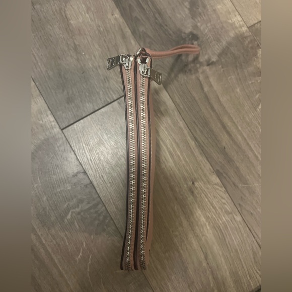 Authentic Coach double end zip wristlet- light pink - Picture 4 of 8